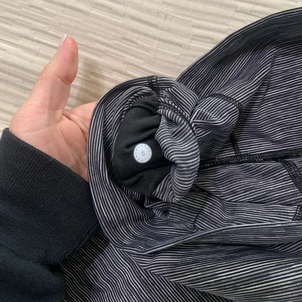 Lululemon Gray Capri with‎ inside pocket